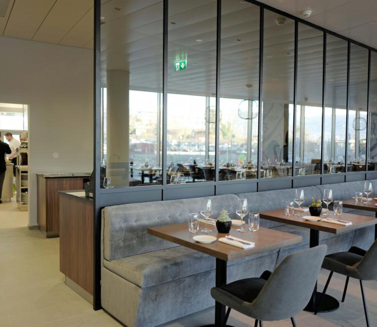 Creating Hospitality - L'Atrium Airport Hotel Geneve 9 LR - moments furn...