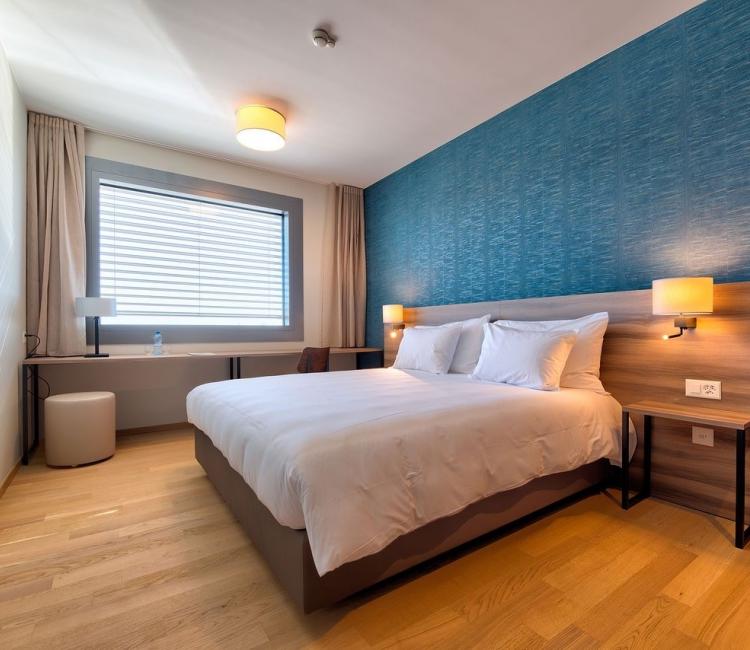 Creating Hospitality - L'Atrium Airport Hotel Geneve LR - moments furniture